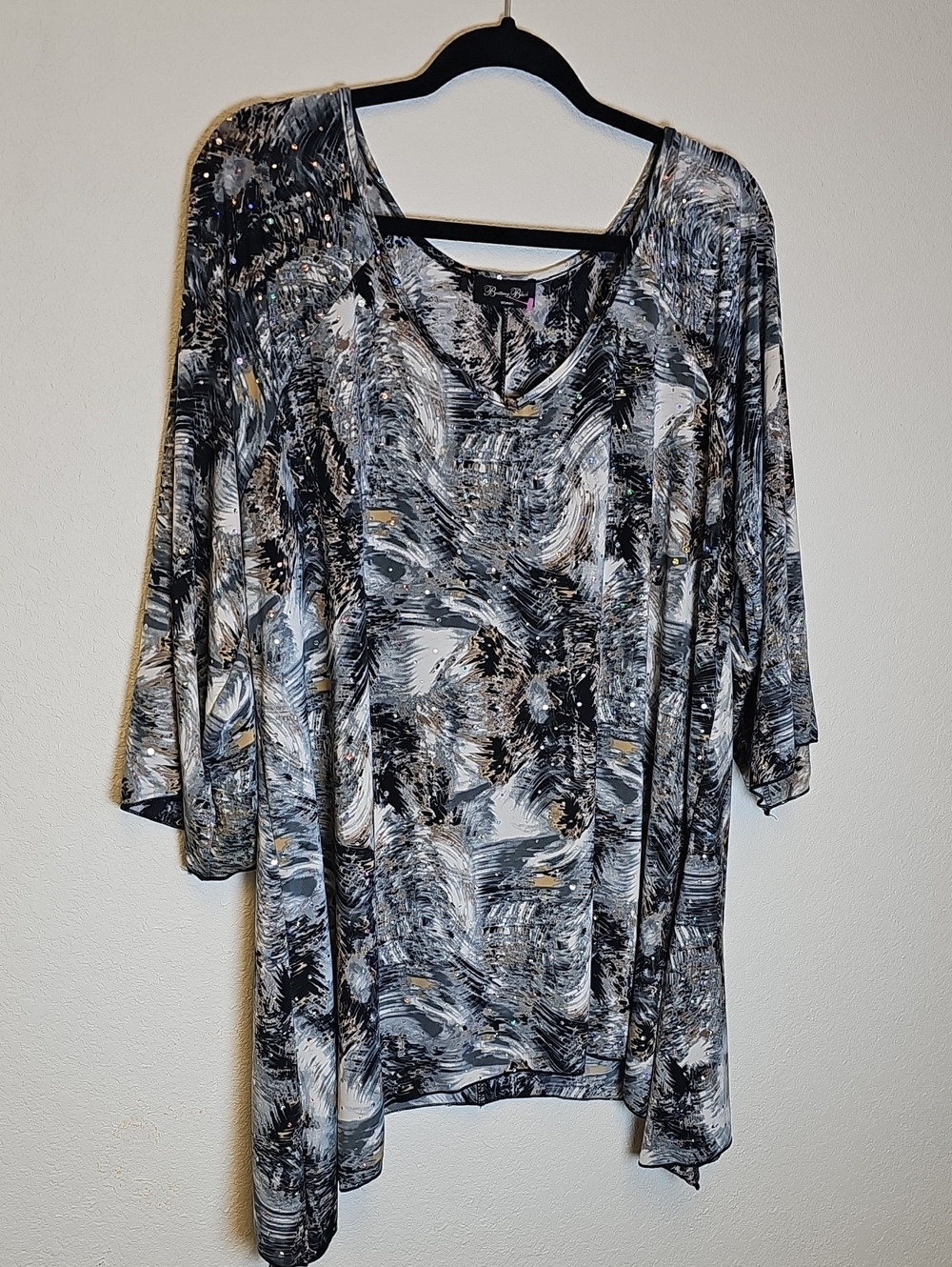 NWOT Brittany Black Abstract V-Neck Tunic Asymmetrical Side Length Fits XL - 3XL
